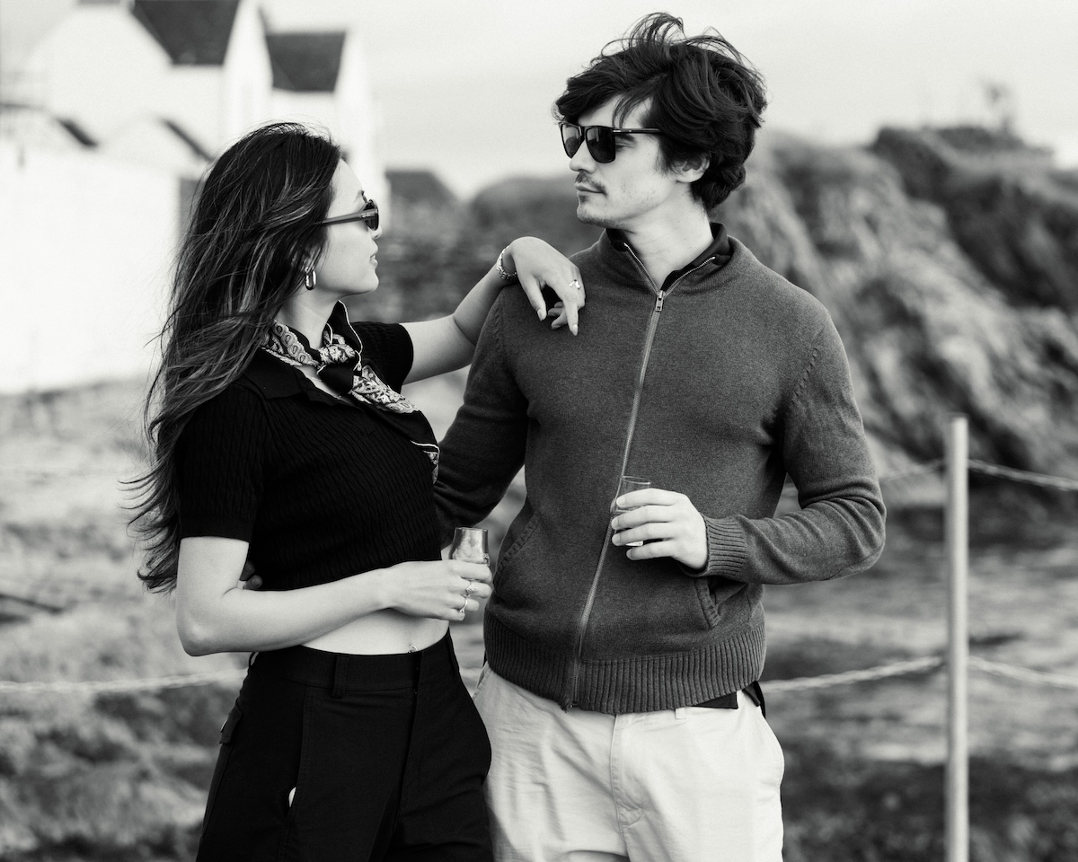 Black and white portrait of a couple tasting Ardbeg whisky at the distillery with 85mm” loading=